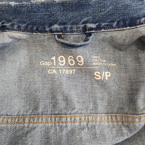 GAP 1969 | Denim Cropped Buttonup Jacket - Picture 7 of 7
